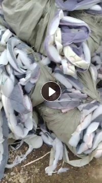 长期出售杂色的挡风被下脚料，挡风被边角料，月供80吨，货在河南驻马店