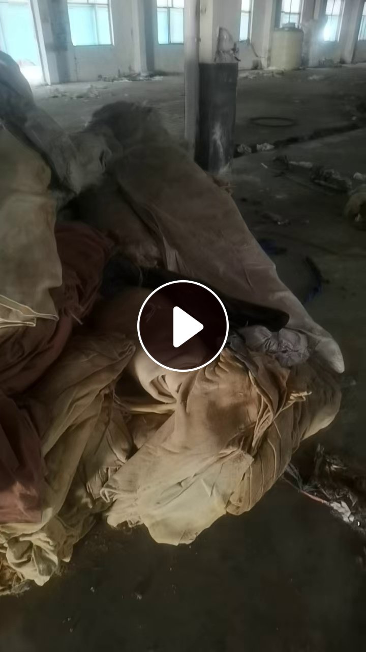 出售纺织厂下来的废纱，大块布，有涤纶的也有棉的，统货走，现货10吨多，货在江苏苏州