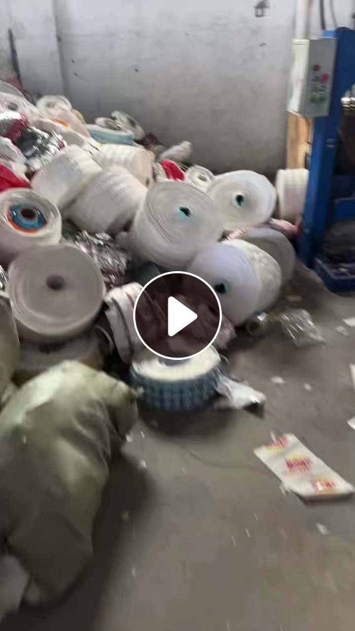 出售PP和PE不干胶带膜废料，月供30吨左右