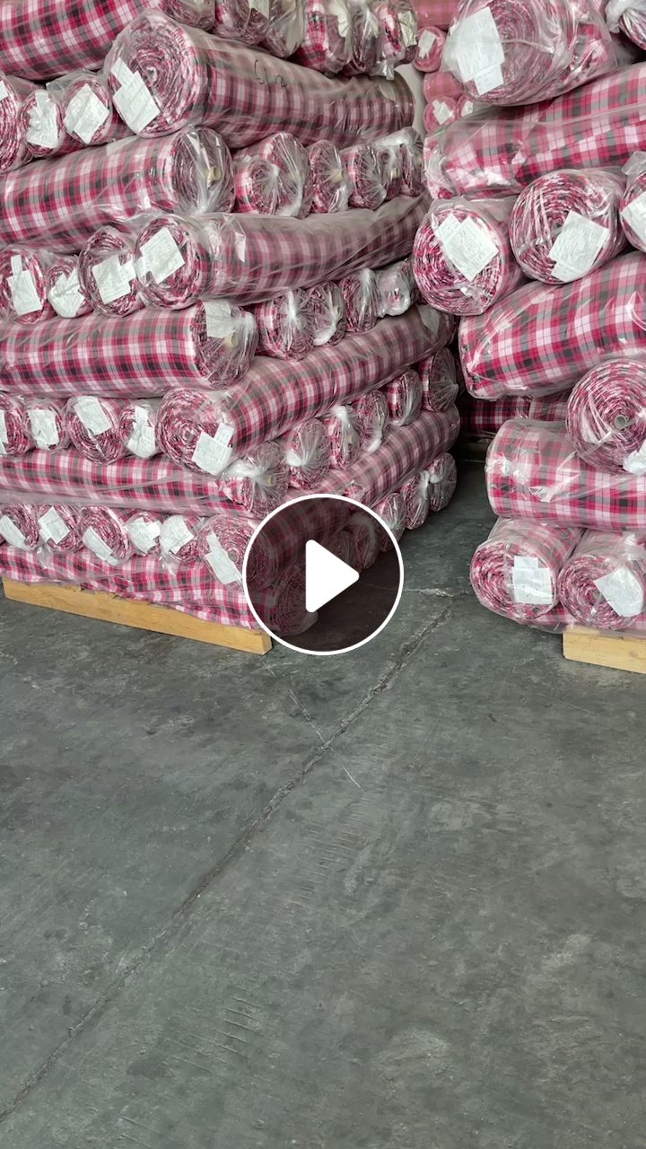 长期出售纯棉，涤棉库存布，有胚布，格子布等，大部分是胚布，平纹斜纹都有