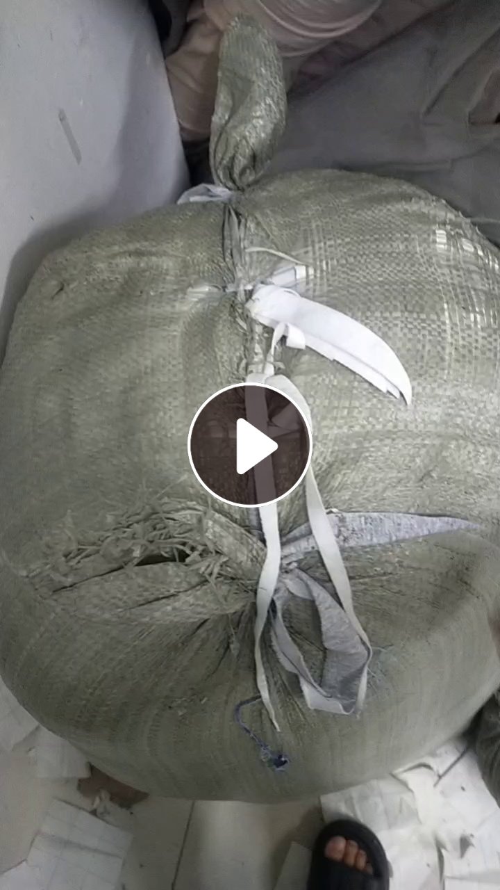 长期出售涤棉牛奶丝，牛奶丝边角料，涤棉废布，含棉50左右