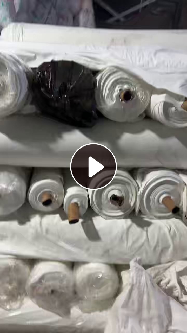 出售牛奶丝坯布，涤氨牛奶丝，牛奶丝布块，现货7吨左右，货在江苏苏州
