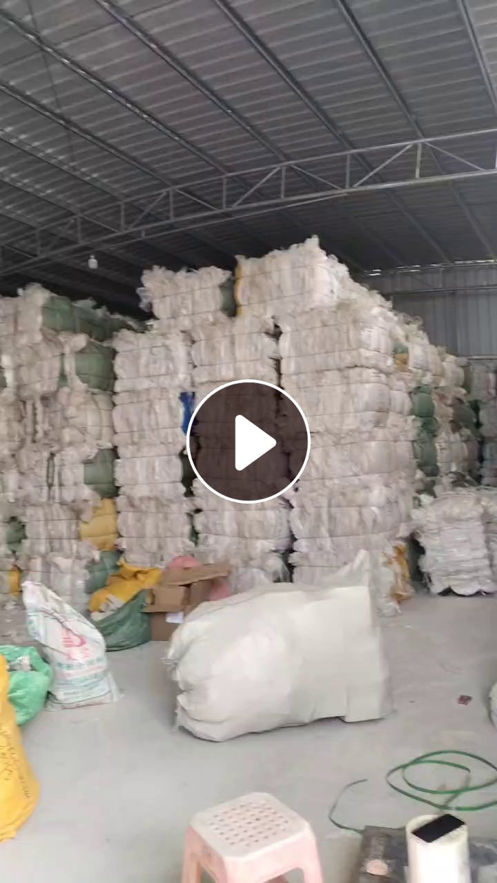 长期出售低压保鲜膜毛料，一级二级都有，现货二十几吨