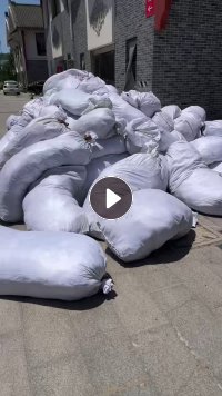 长期出售双面呢边角料，羊毛下脚料，含毛70左右，月供十几吨，货在江苏昆山
