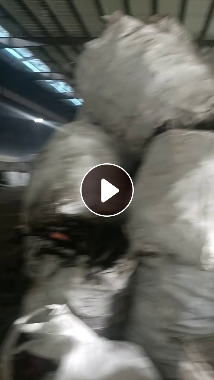 出售汽车件尼龙破碎料，有水箱、风扇叶，刹车管的，月供200吨
