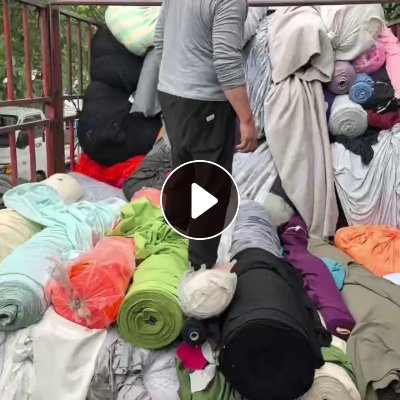 长期出售化纤卷布，涤纶废布，氨纶废布，化纤处理卷布，分涤纶氨纶，其他颜色不分，现货有70-80吨