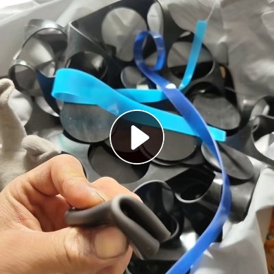 出售做防撞门防撞条之类的橡胶，带复纸，每个月15吨