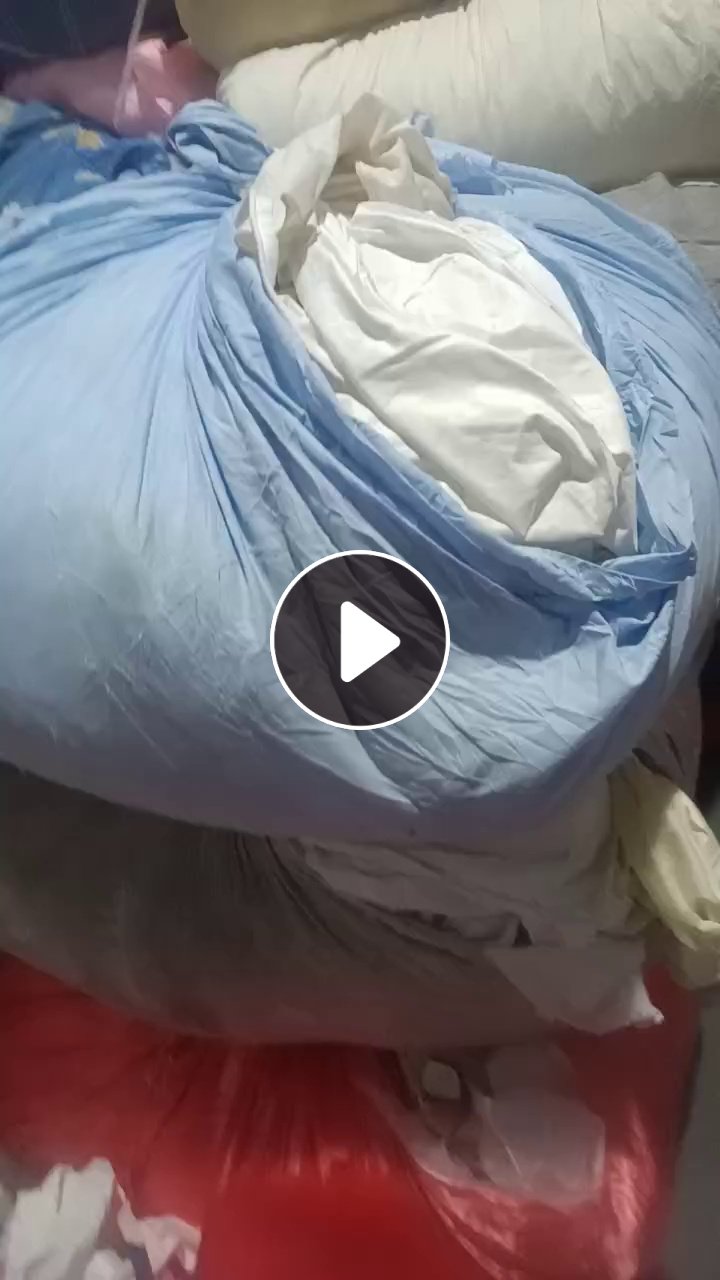 长期出售大白布化纤布，棉被撕下来的，现货6米8一车，货在江苏南通