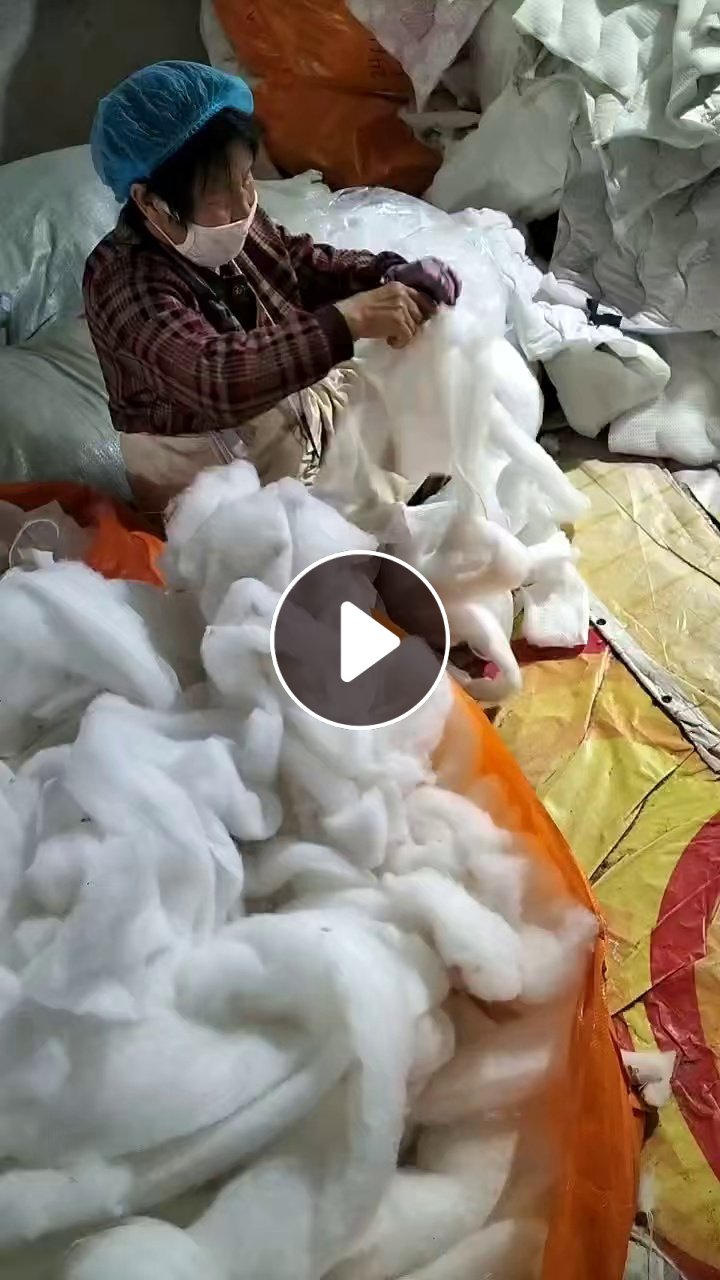 长期出售家纺厂下来的丝棉下脚料，丝棉边角料，带布，不带布的都有，都有分拣，月供二十吨起