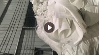 长期出售一次性拖鞋厂下来的无纺布废料，也有珍珠棉，统货出，月供十几吨，货在河南郑州