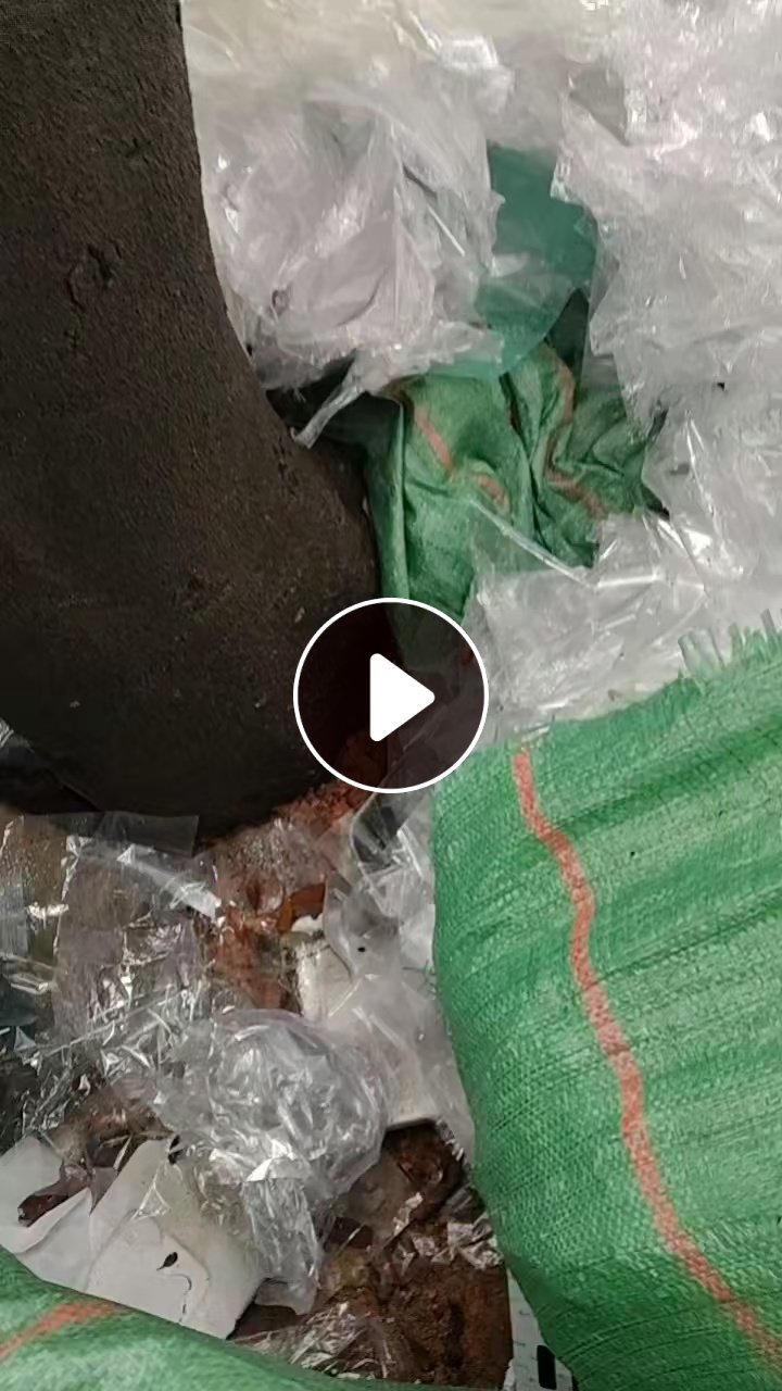大量出售PET膜废料，带胶和不带胶都有