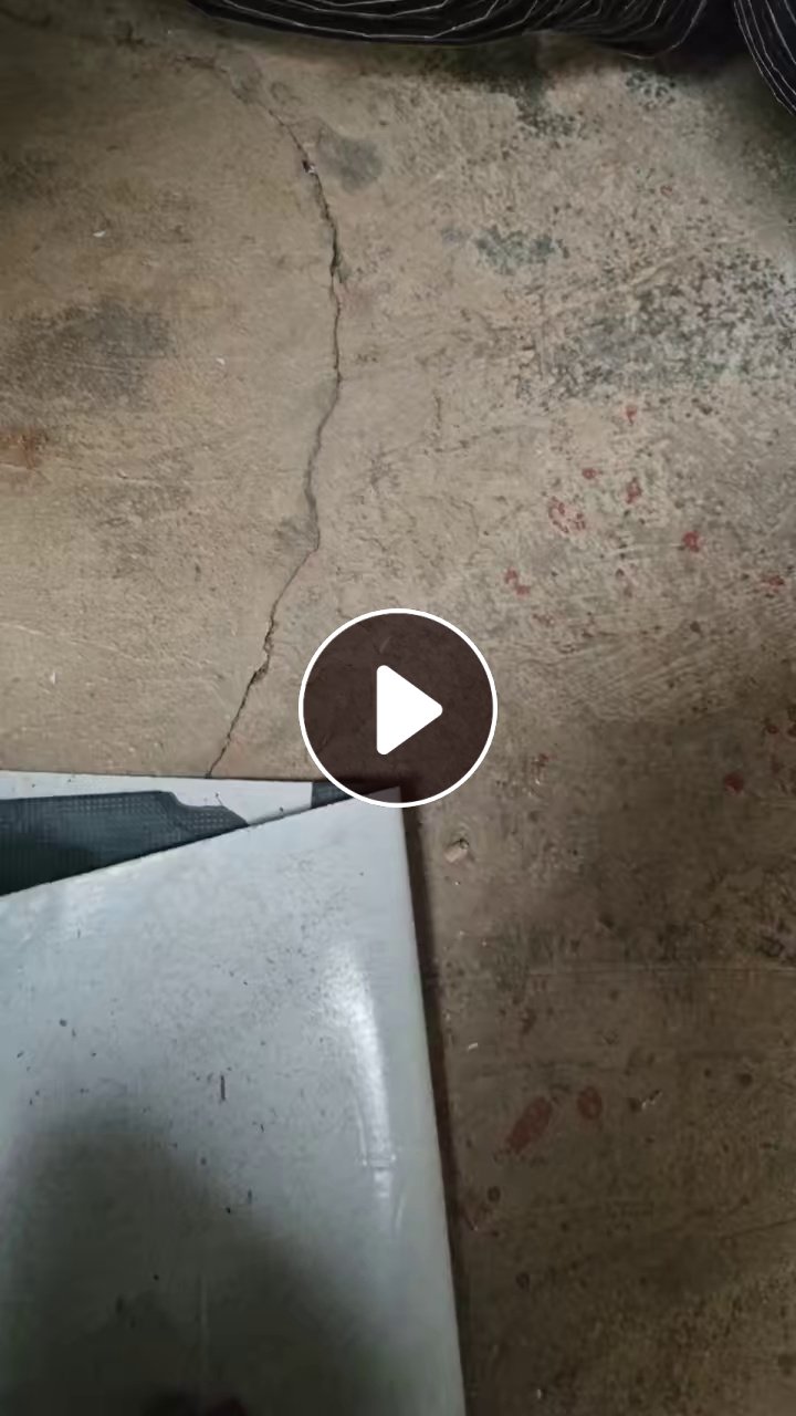 出售38度黑色Eva单面带胶废料是做桌脚垫下来的，边角料都是成卷的，0.25M*1.45M