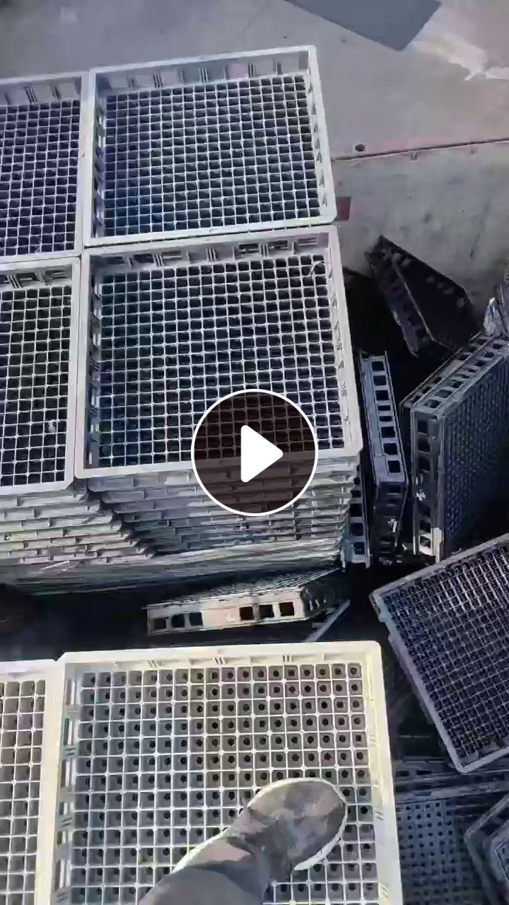 出售新能源的汽车周转筐，PC加纤15%，现货210吨