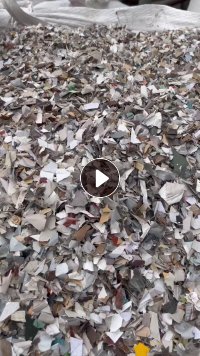 出售PVC墙纸粉碎料，现货20吨
