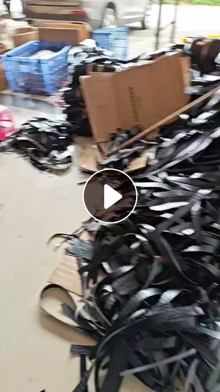 长期出售PU革废料，胶皮废料，带海绵