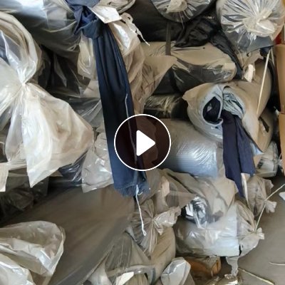 出售牛仔库存布，牛仔处理布，有成卷的也有散装的，颜色很多种，现货有20几吨，货在江苏常州