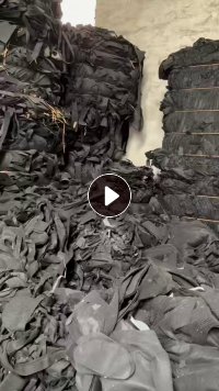 长期出售黑色涤纶汽车内饰料，汽车内饰地毯料，现货有20几吨，货在河南郑州 