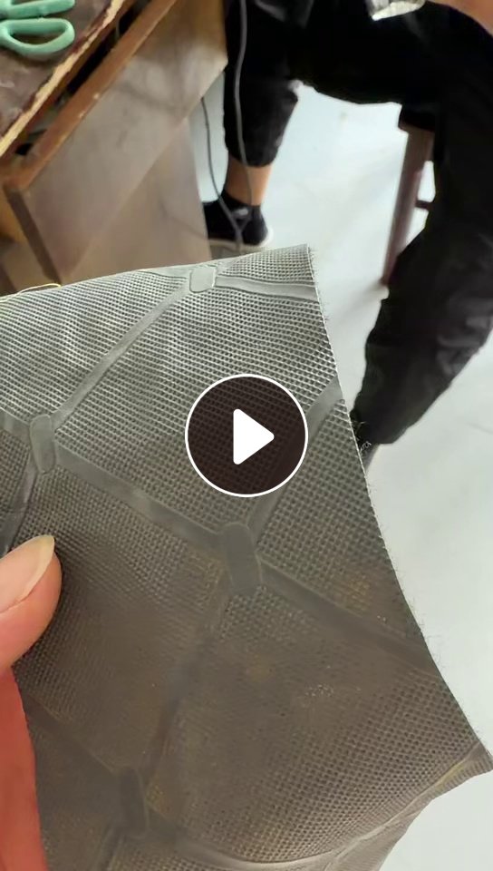 长期出售PVC皮革下脚料，皮革边角料，一边皮革一边绒的，月供100吨