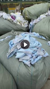 厂家长期出售杂色挡风被边角料，夹丝绵下脚料，丝绵边角料，带皮的，在河北石家庄。