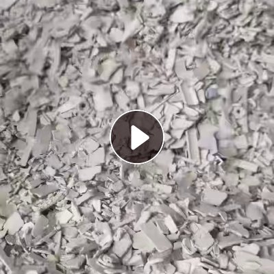 出售墙壁开关白PC破碎料，冲击30，纯度98，静电分选，现货200吨