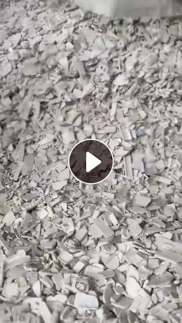 出售墙壁开关白PC破碎料，冲击30，纯度98，静电分选，现货200吨