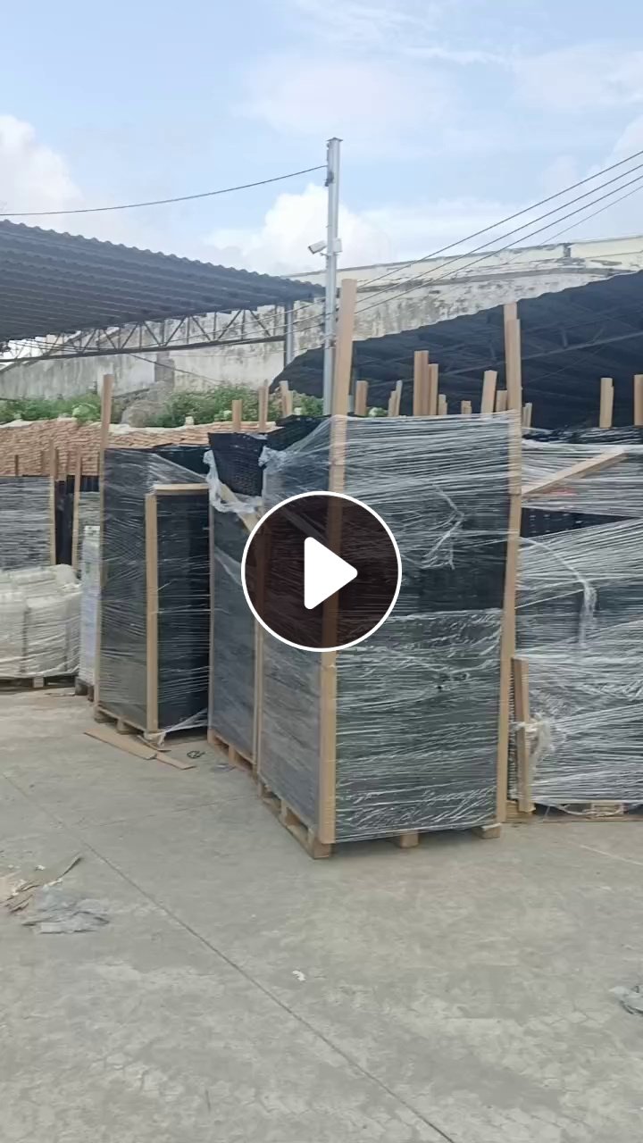 出售黑色pet吸塑盒，有的带点油，有的不带油，没有标签，现货五十吨左右，富士康下来的