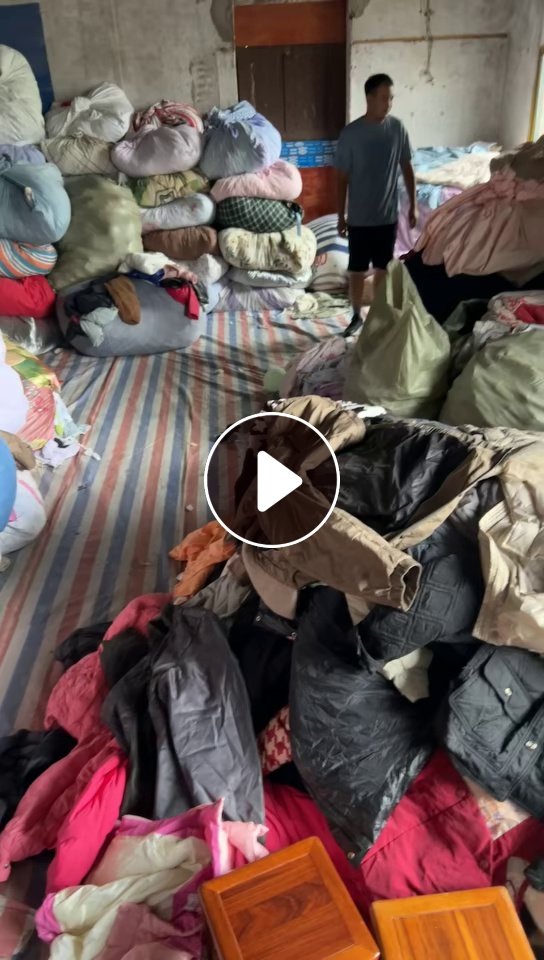 长期出售旧衣服分拣货，大白，夏装，冬装，床上用品等，大白现货10吨，在湖北鄂州