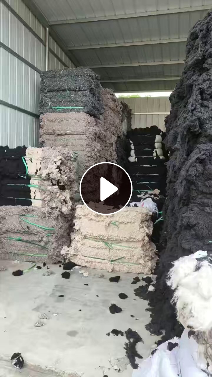 长期出售环锭纺下来的下脚料，含棉70%黏胶化纤30%，车肚有11吨，回丝6吨，色纱十几吨，统货出