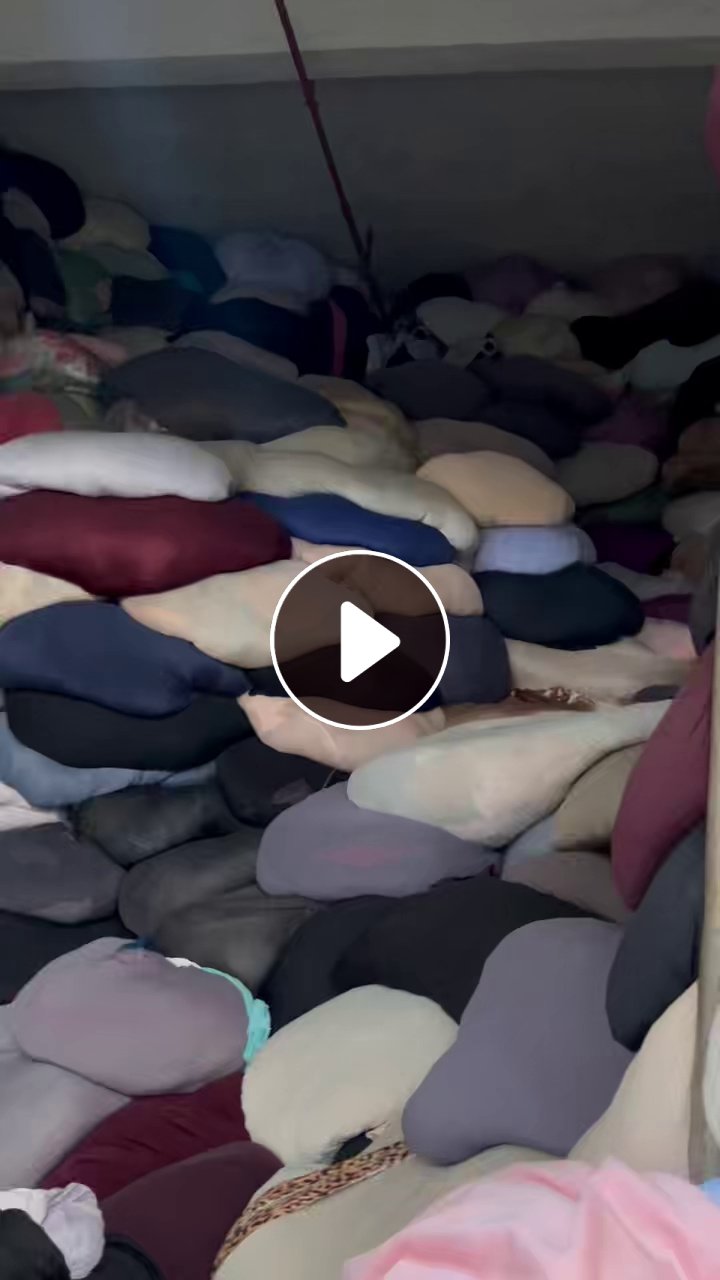 长期出售服装厂下来的杂色涤氨废布，涤氨边角料，氨纶含量70-80，现货200吨，在广东东莞。