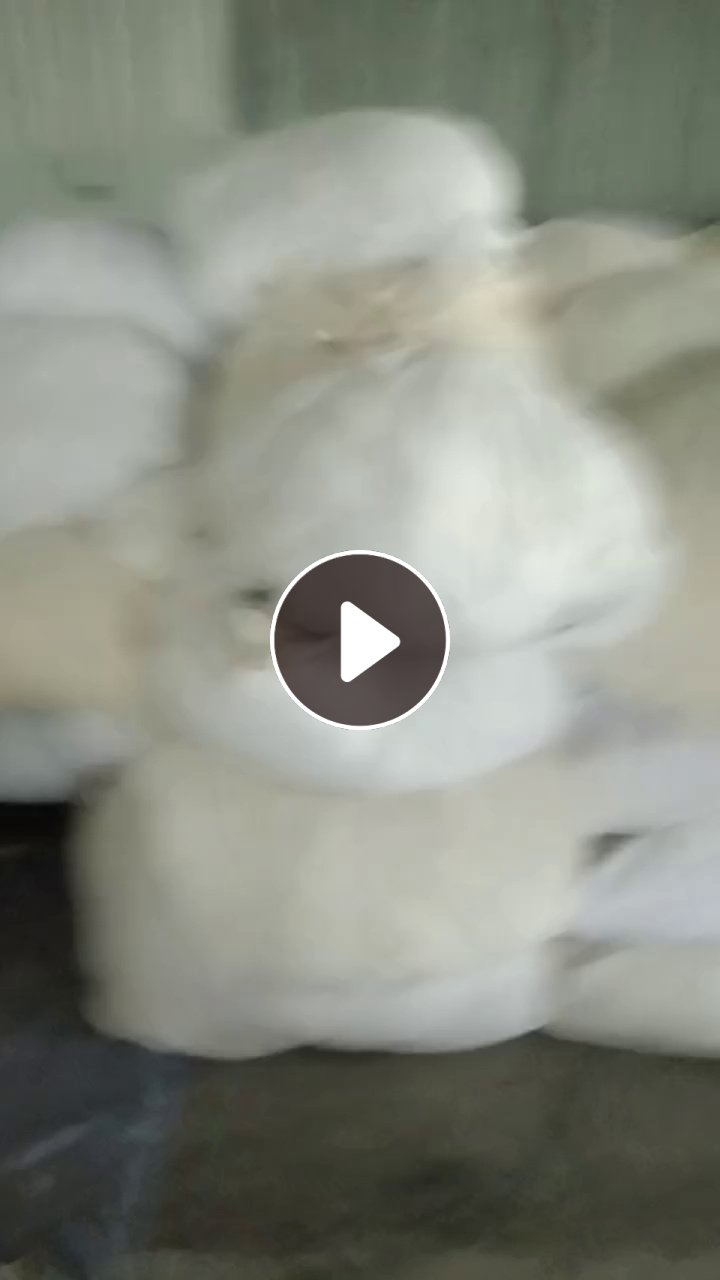 长期出售旧衣服分拣白料，冬装，夏装，毛衣，冬装月供3车6米8，夏装1车4米2，毛衣2车4米2