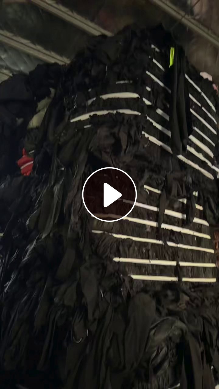 长期出售黑色涤纶废布，涤纶下脚料，现货30吨，可做造粒用