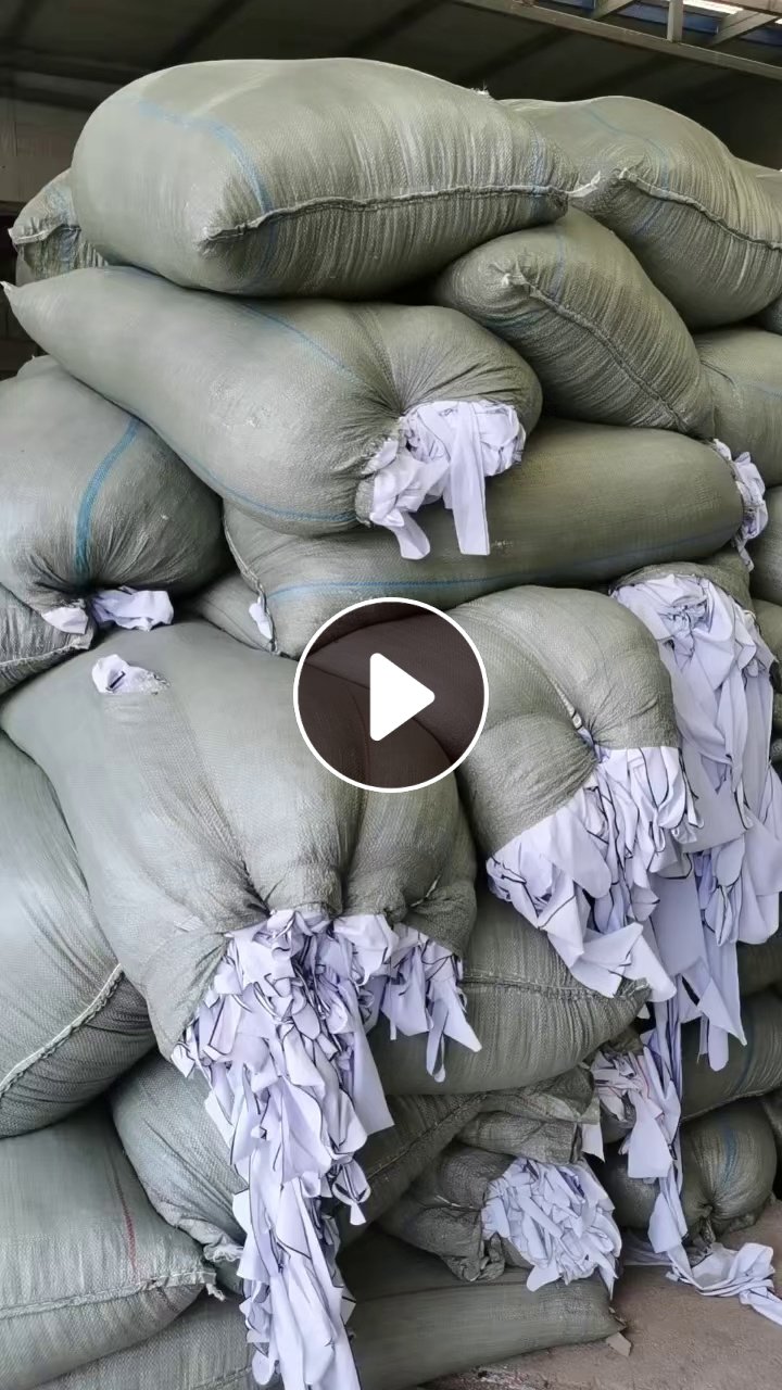长期出售涤氨泳装布下脚料，涤氨废布，氨纶含量10左右，现货几百吨，在辽宁葫芦岛