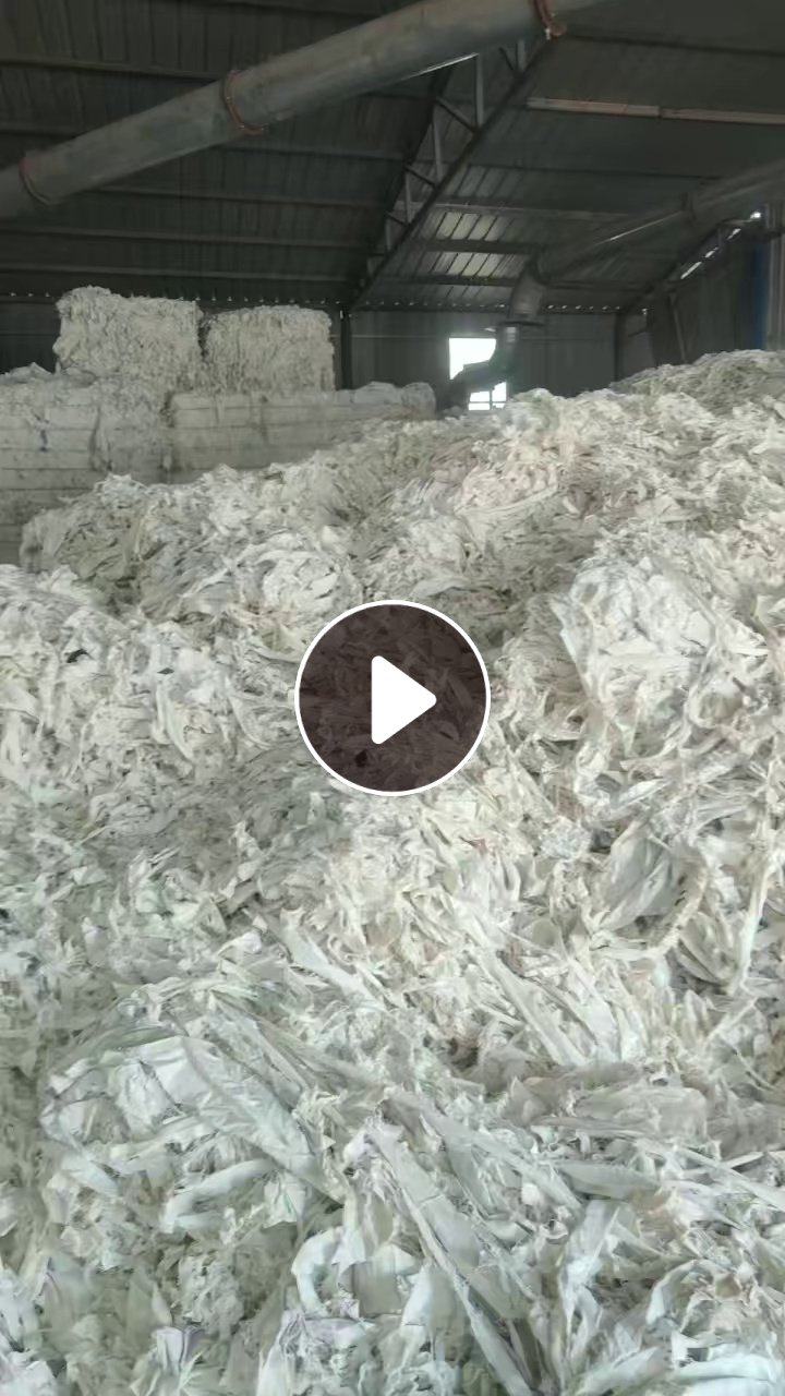 长期出售漂白涤棉牛仔废布，漂白碎布，含棉60-70%左右，现货200吨，在河南商丘