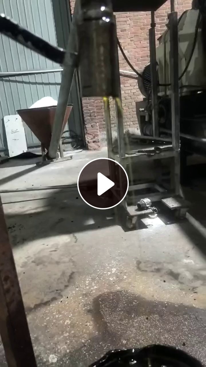 出售塑料油，海缆皮材质做颗粒出来的油，现货十来吨