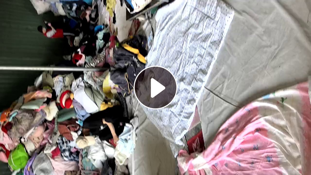 长期出售旧衣服分拣货，旧衣服大白，床单，冬装，夏装，毛衣统货，鞋包等，月供一百吨左右，在甘肃兰州