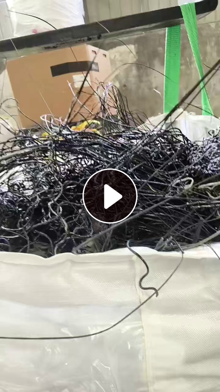 出售尼龙废塑料，机头料、水口料，也有一些颗粒在里面，主要是双六，月供70吨