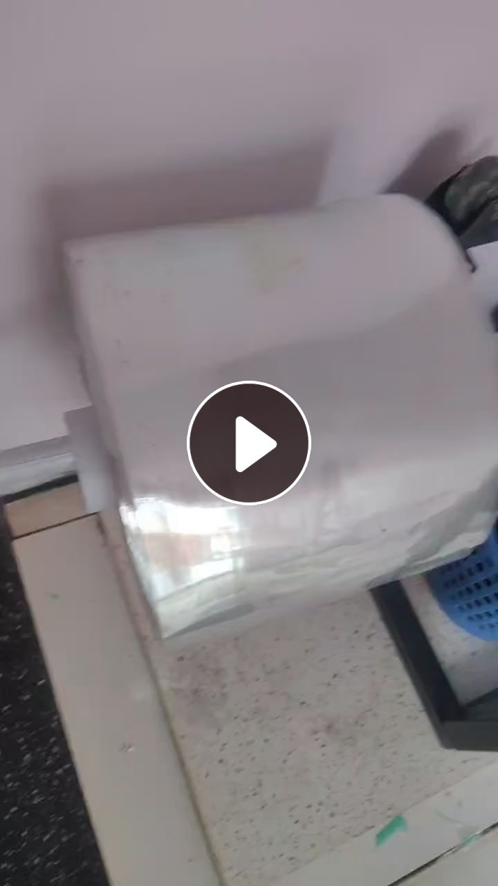 出售PET聚酯薄膜废料（纯）大概有10吨左右，PE白膜大概是1吨多，杂色PE膜大概是0.5吨左右