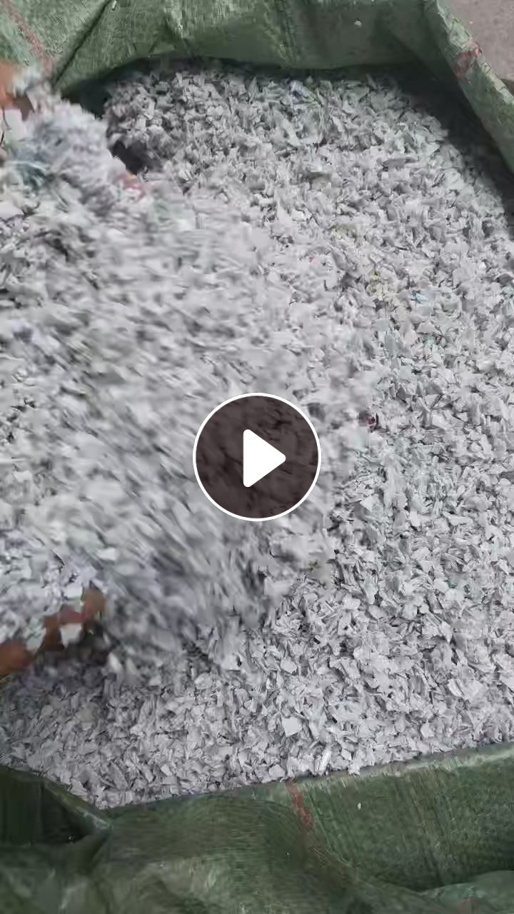 出售白色中性偏软pvc墙纸破碎料，现货够车