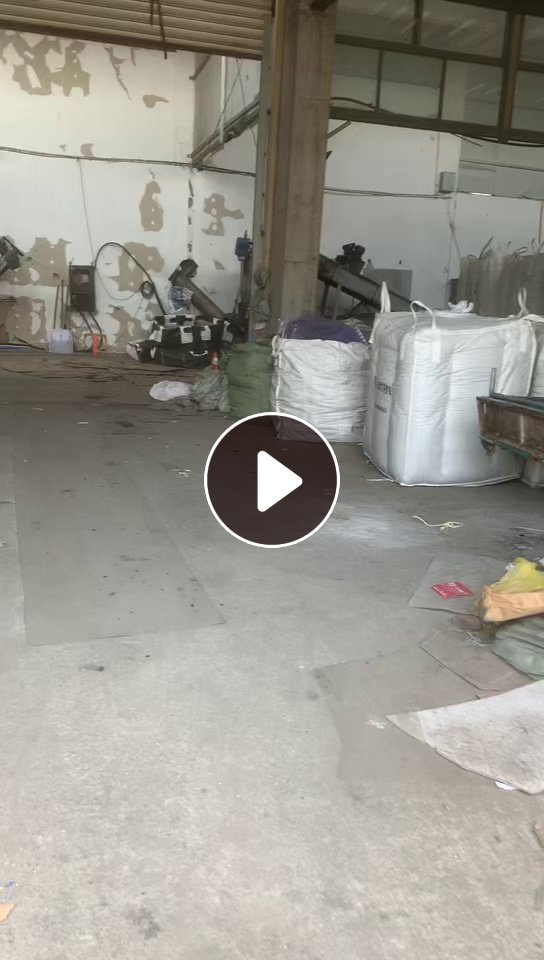 出售B级PET吸塑盒破碎料，A级B级混打的，现货6米8一车，10吨左右