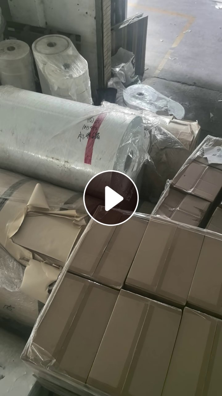出售卷筒PVC复合墙纸，一面纸一面pvc，有大卷的，有箱子装的
