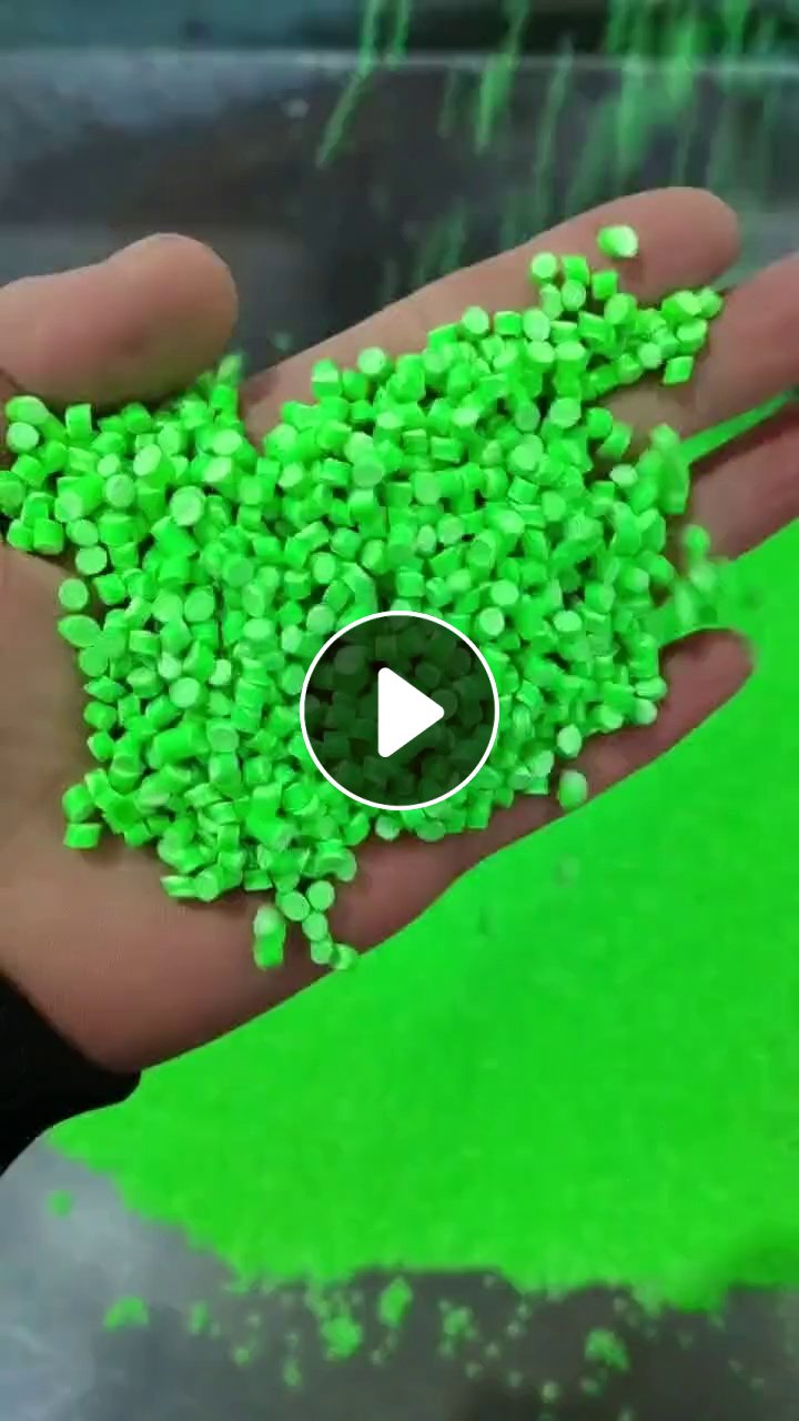 出售各种颜色的纯PVC电缆皮分色颗粒，网子是固定的一层钢丝网120目➕两层铁丝网80目