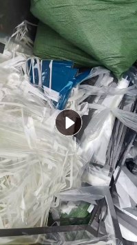 出售PET膜夹硅胶，现货三十几吨，另出售PET离型膜废料，现货三十几吨，