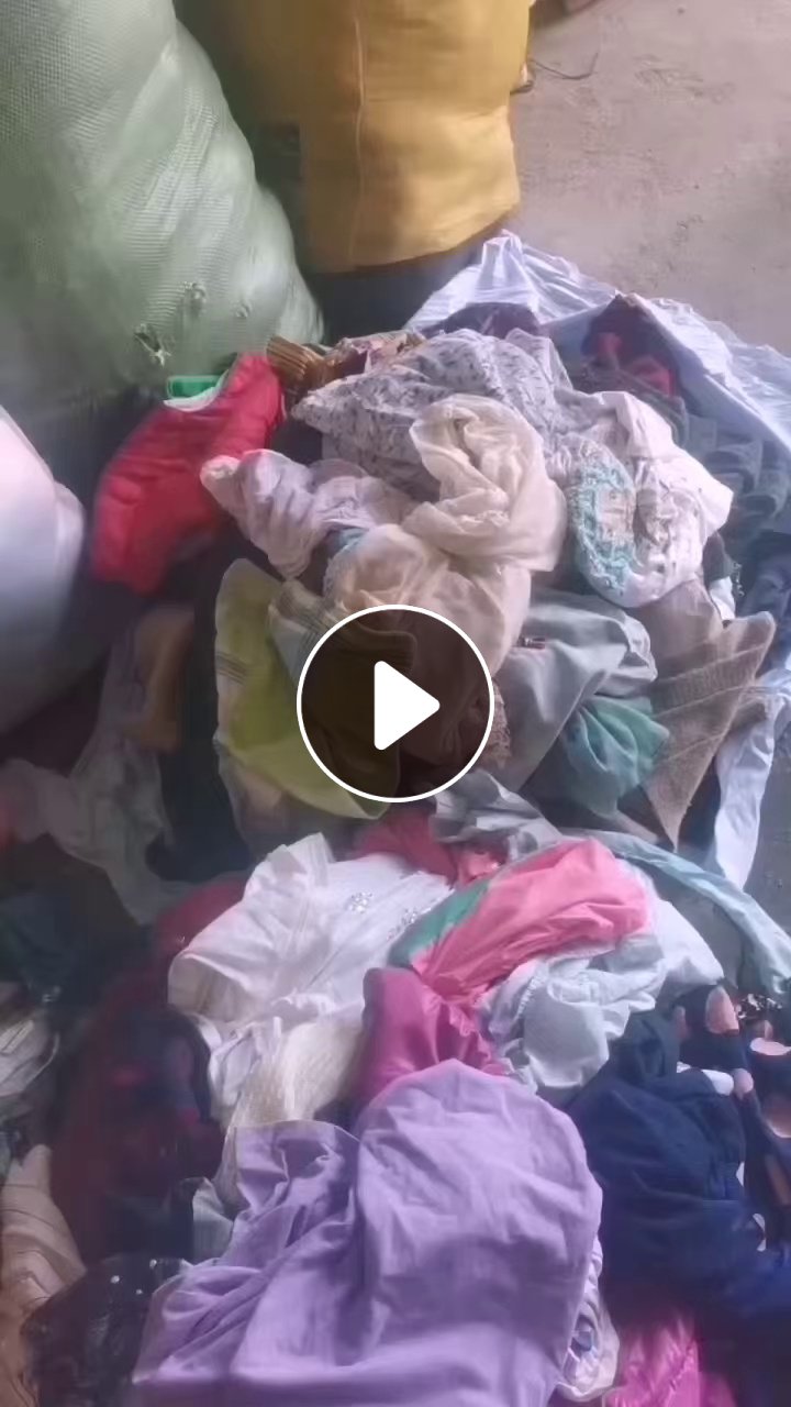 长期出售旧衣服小区货，旧衣服统货，月供20吨，货在浙江湖州