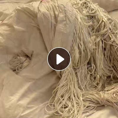 长期出售白色涤纶工业丝，涤纶废丝，从吊装带抽出来的，现货有100多吨，货在山东临沂