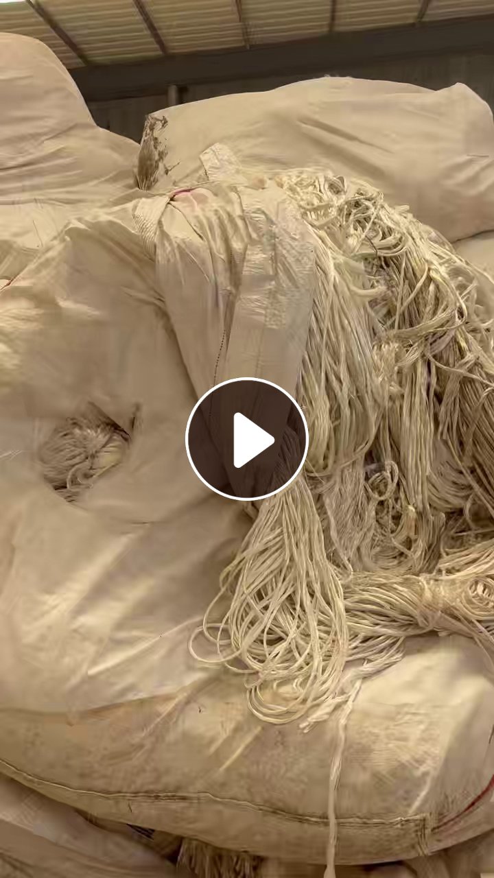 长期出售白色涤纶工业丝，涤纶废丝，从吊装带抽出来的，现货有100多吨，货在山东临沂
