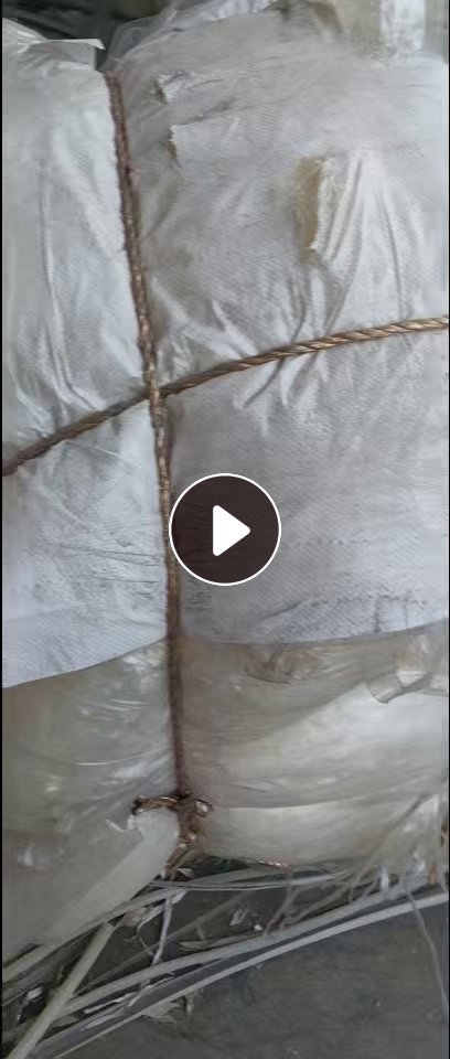 出售PE膜，含4%聚酯共挤，可干造，现货30吨