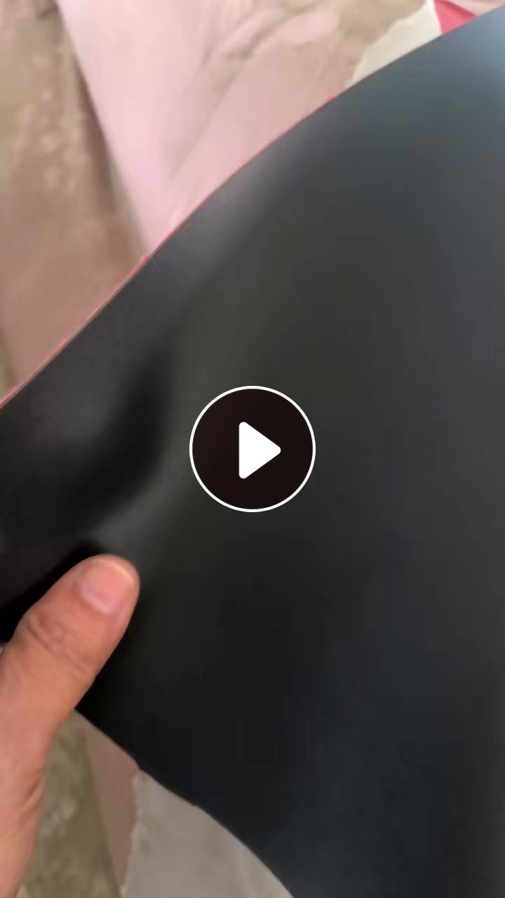 出售黑色库存pvc皮革，库存普格，都是同一个批次的，现货40吨，货在广东佛山