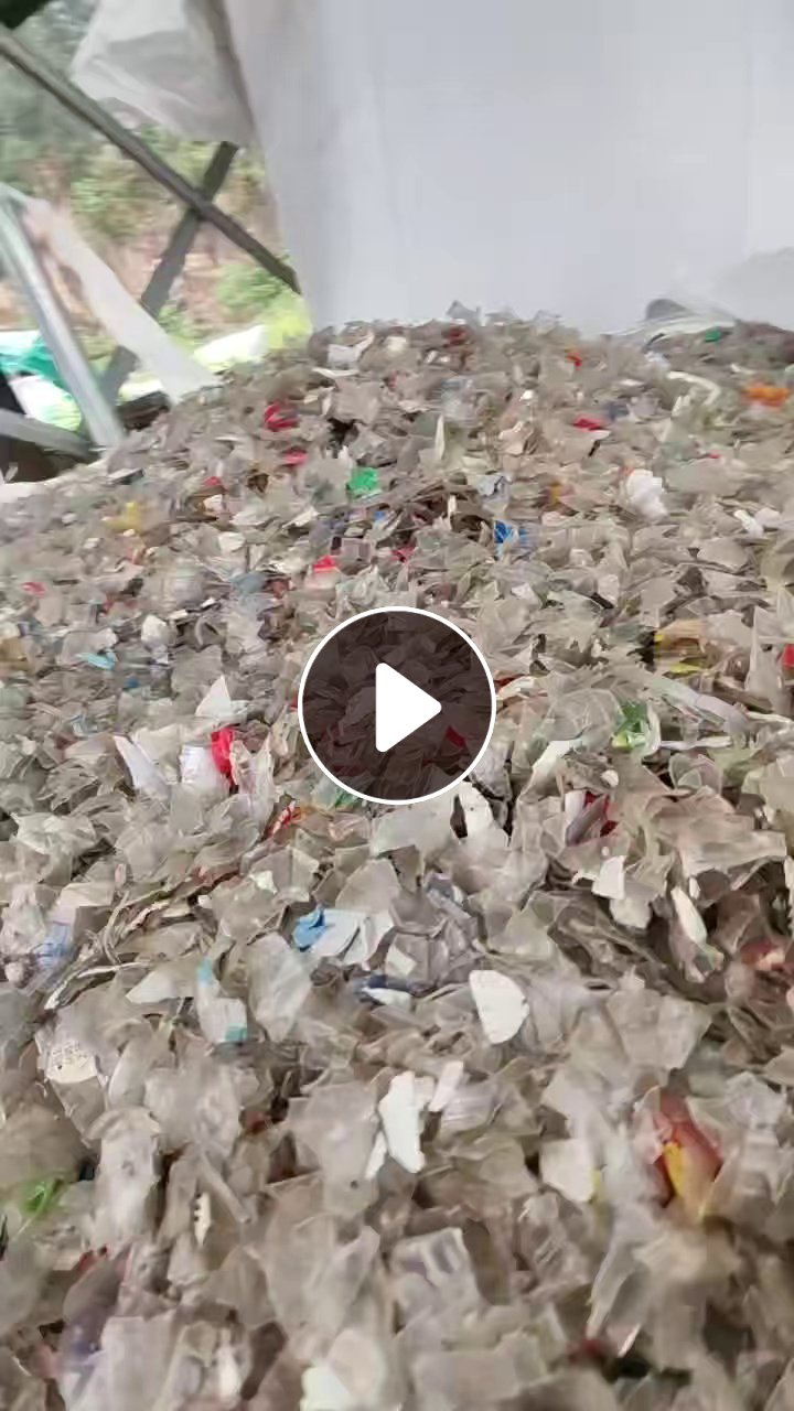 长期出售pet瓶片破碎料，有带标签，油壶含量5%，干破，月供100吨