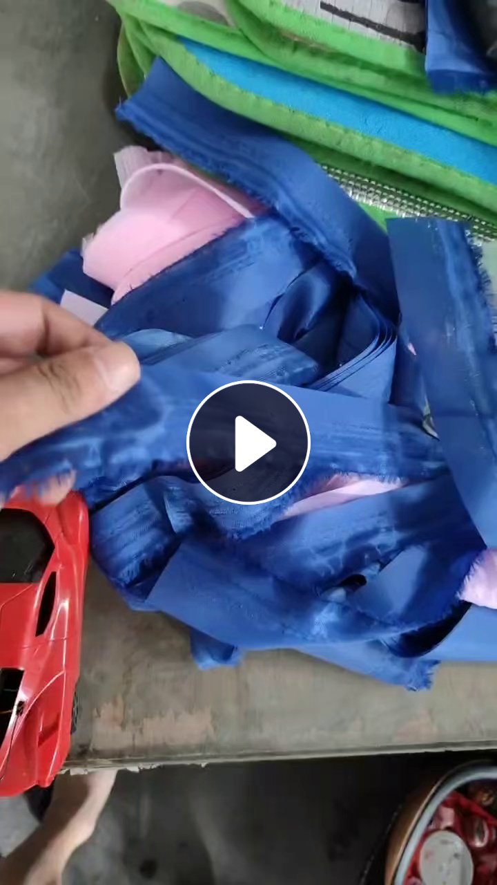长期出售雨伞废布，雨伞布，可以拉丝，月供几十吨，货在浙江杭州