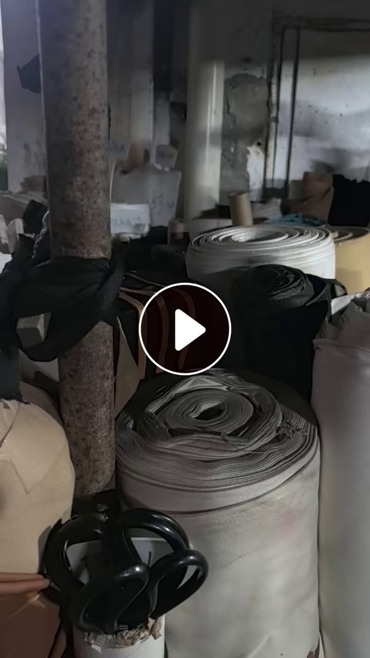 出售鞋材厂下来的库存皮革，PU皮革，现货有13米一车，货在辽宁沈阳